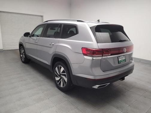 Platinum Gray Metallic 2024 Volkswagen Atlas 2.0T SE w/Technology