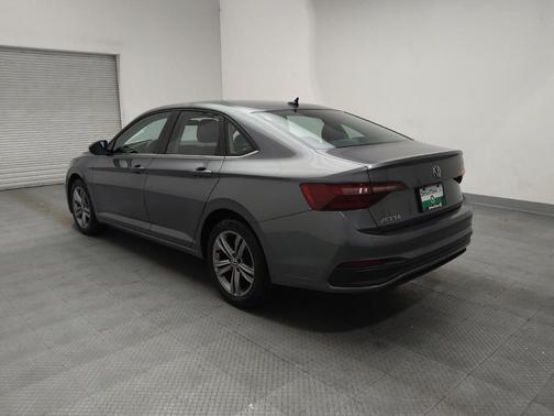 Platinum Gray Metallic 2024 Volkswagen Jetta 1.5T SE