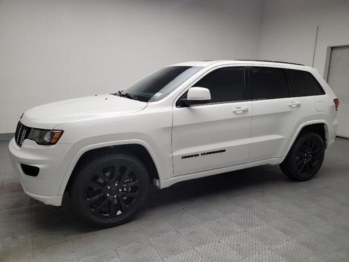 Bright White Clearcoat 2021 Jeep Grand Cherokee Laredo