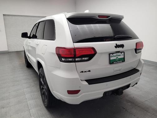 Bright White Clearcoat 2021 Jeep Grand Cherokee Laredo