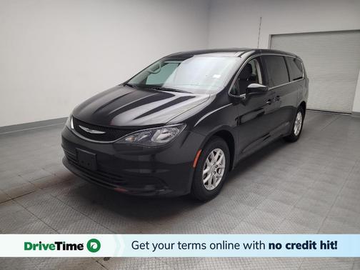 Brilliant Black Crystal Pearlcoat 2017 Chrysler Pacifica Touring