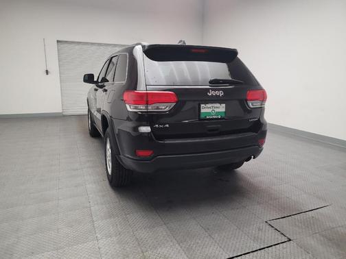 Brilliant Black Crystal Pearlcoat 2014 Jeep Grand Cherokee Laredo