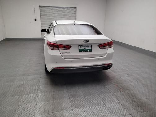 Snow White Pearl 2018 Kia Optima LX