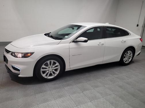 White 2018 Chevrolet Malibu LT
