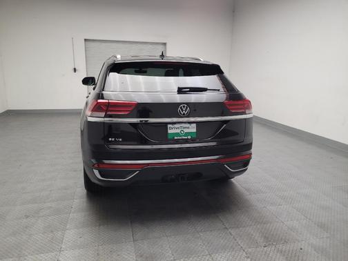 Deep Black Pearl 2023 Volkswagen Atlas Cross Sport 3.6L V6 SE w/Technology