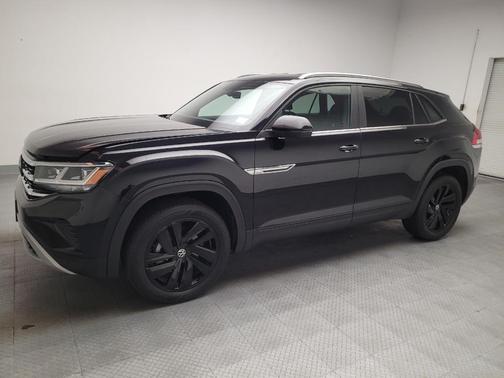 Deep Black Pearl 2023 Volkswagen Atlas Cross Sport 3.6L V6 SE w/Technology