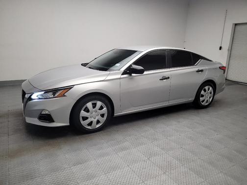 Silver 2021 Nissan Altima 2.5 SV