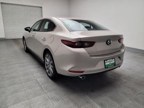 White 2022 Mazda Mazda3 FWD w/Preferred Package