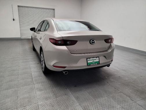 White 2022 Mazda Mazda3 FWD w/Preferred Package