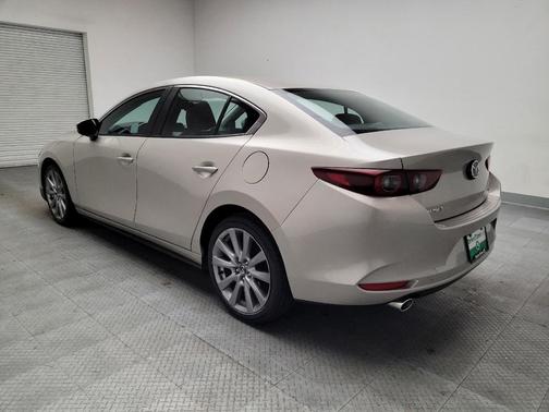 White 2022 Mazda Mazda3 FWD w/Preferred Package