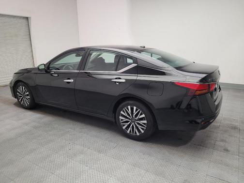 Super Black 2025 Nissan Altima 2.5 SV