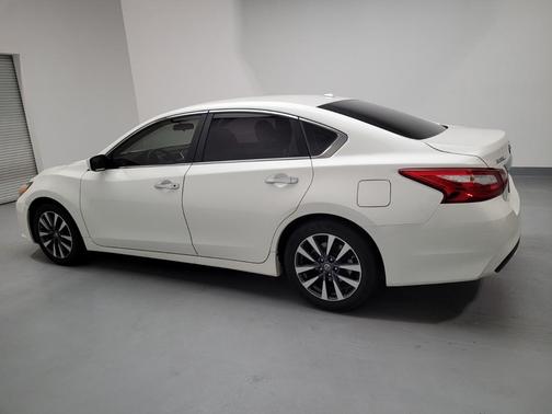 Photo 3 of 32 of 2017 Nissan Altima 2.5 SV
