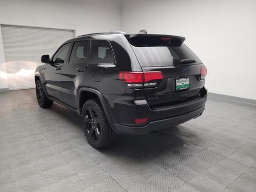 Diamond Black Crystal Pearlcoat 2019 Jeep Grand Cherokee Upland