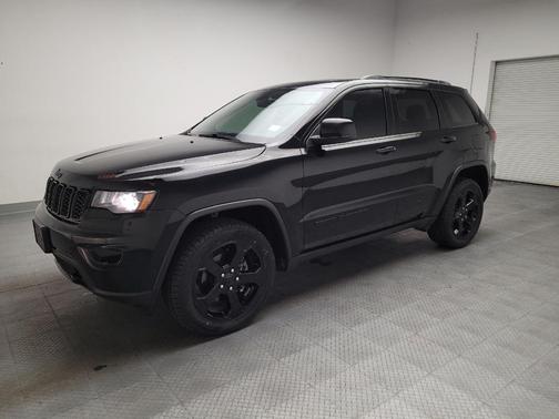 Diamond Black Crystal Pearlcoat 2019 Jeep Grand Cherokee Upland