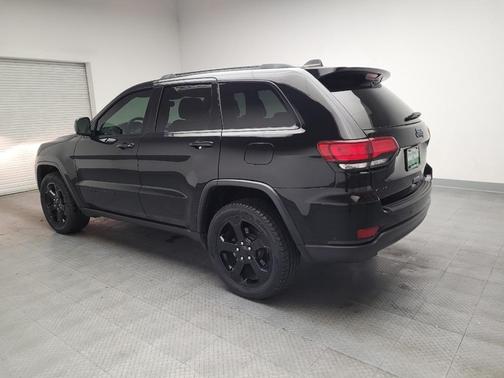 Diamond Black Crystal Pearlcoat 2019 Jeep Grand Cherokee Upland