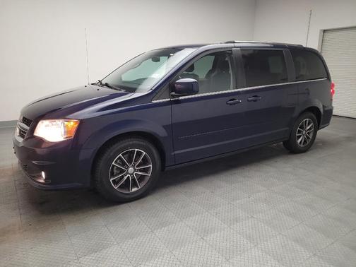 Contusion Blue Pearlcoat 2017 Dodge Grand Caravan SXT