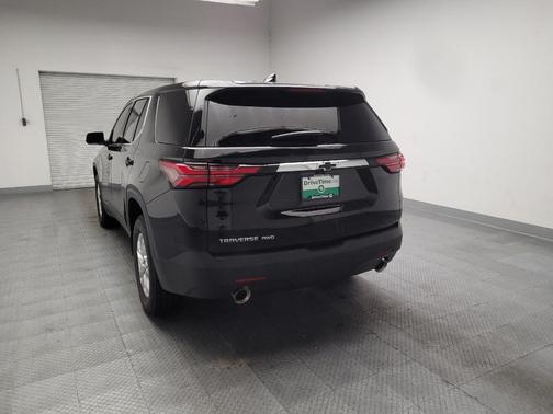 Mosaic Black Metallic 2022 Chevrolet Traverse LS