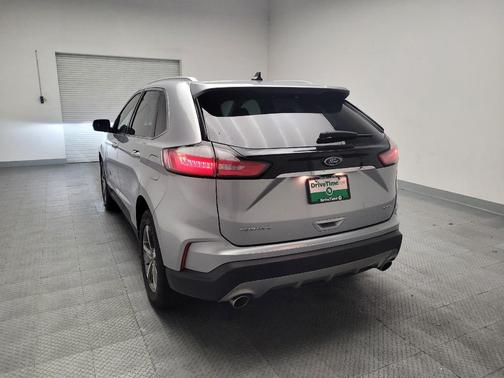 Iconic Silver Metallic 2020 Ford Edge SEL