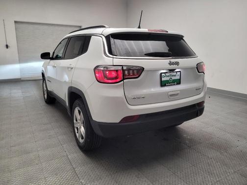 Bright White Clearcoat 2024 Jeep Compass Latitude