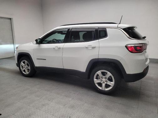 Bright White Clearcoat 2024 Jeep Compass Latitude
