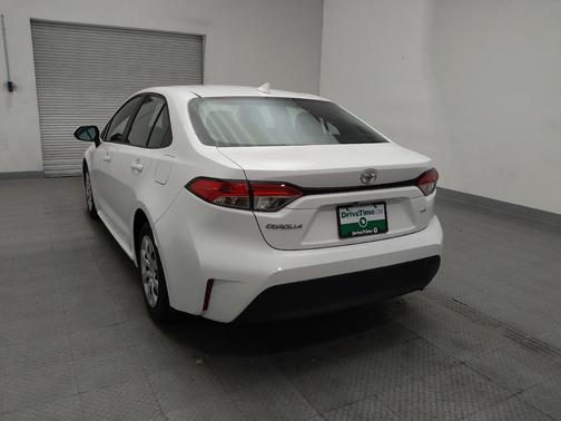Ice Cap 2025 Toyota Corolla LE