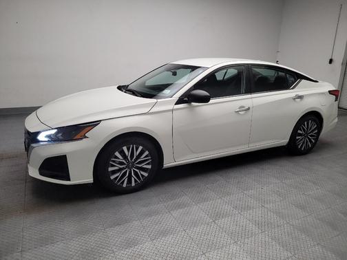 White 2025 Nissan Altima 2.5 SV