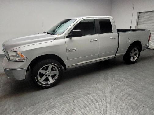 Bright Silver Metallic Clearcoat 2018 RAM 1500 SLT