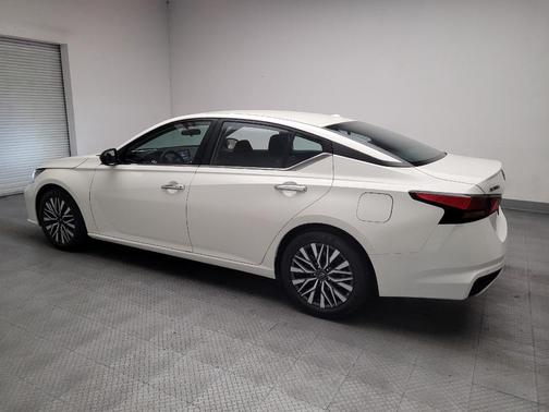 White 2025 Nissan Altima 2.5 SV