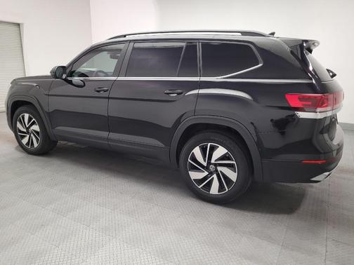 Deep Black Pearl 2024 Volkswagen Atlas 2.0T SE w/Technology