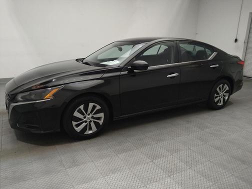 Super Black 2023 Nissan Altima S FWD
