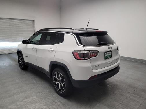 Bright White Clearcoat 2025 Jeep Compass Limited