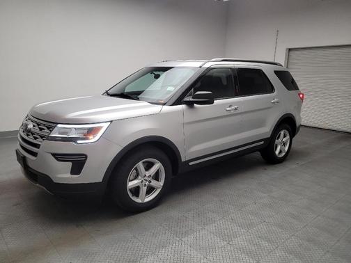 Ingot Silver Metallic 2018 Ford Explorer XLT