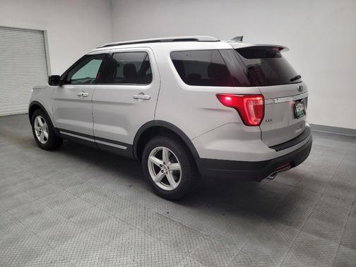 Ingot Silver Metallic 2018 Ford Explorer XLT