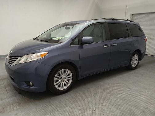 Blue 2016 Toyota Sienna XLE