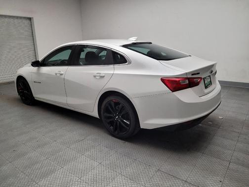 White 2018 Chevrolet Malibu LT