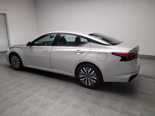 Brilliant Silver Metallic 2023 Nissan Altima 2.5 SV