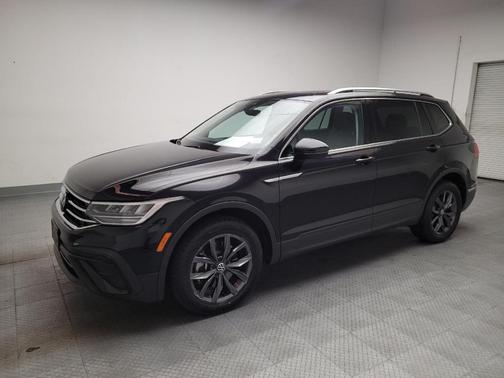 Deep Black Pearl 2023 Volkswagen Tiguan 2.0T SE