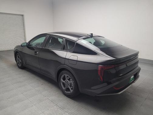 Aurora Black Pearl 2025 Kia K4 LXS