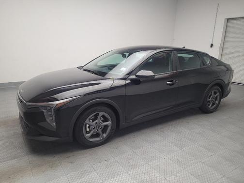 Aurora Black Pearl 2025 Kia K4 LXS