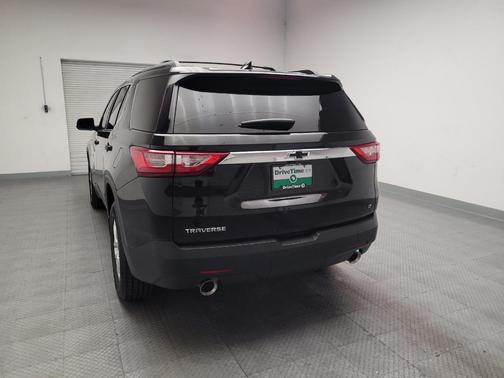 Mosaic Black Metallic 2021 Chevrolet Traverse LT Cloth