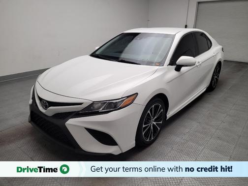Super White 2018 Toyota Camry SE