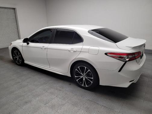Super White 2018 Toyota Camry SE