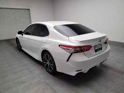 Super White 2018 Toyota Camry SE