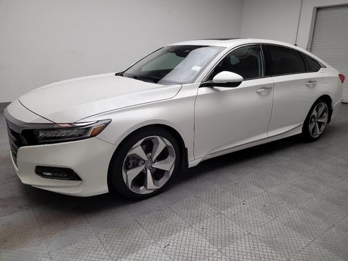 Platinum White Pearl 2018 Honda Accord Touring