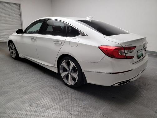 Platinum White Pearl 2018 Honda Accord Touring