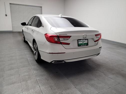 Platinum White Pearl 2018 Honda Accord Touring