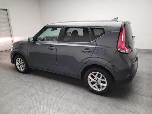 Gravity Gray 2023 Kia Soul LX