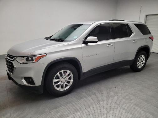 Silver Ice Metallic 2018 Chevrolet Traverse LT Cloth
