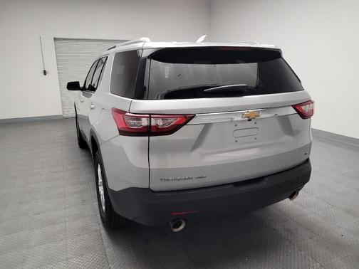 Silver Ice Metallic 2018 Chevrolet Traverse LT Cloth