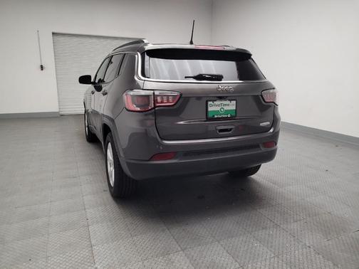 Granite Crystal Metallic Clearcoat 2018 Jeep Compass Latitude
